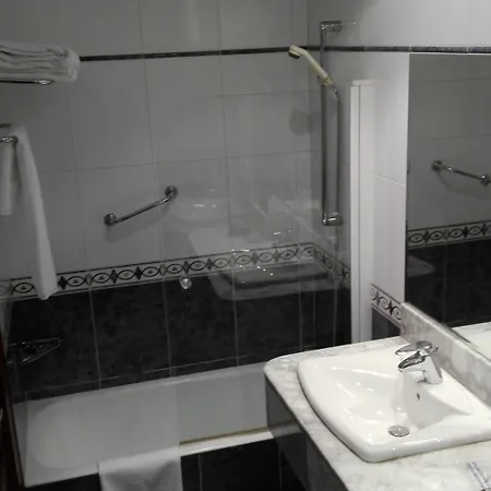 فندق Castellano Centro 2*