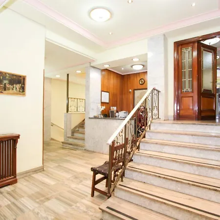 فندق Castellano Centro 2*