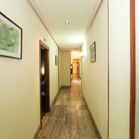 فندق Castellano Centro 2*
