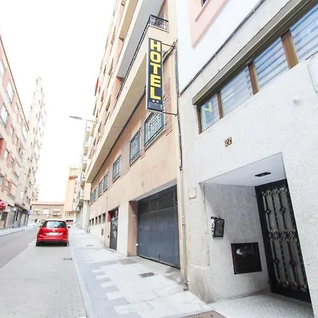 فندق Castellano Centro 2*