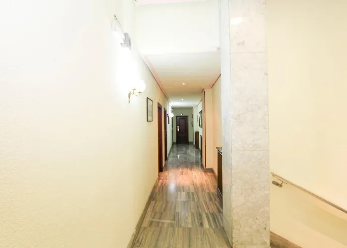 Отель Castellano Centro 2*