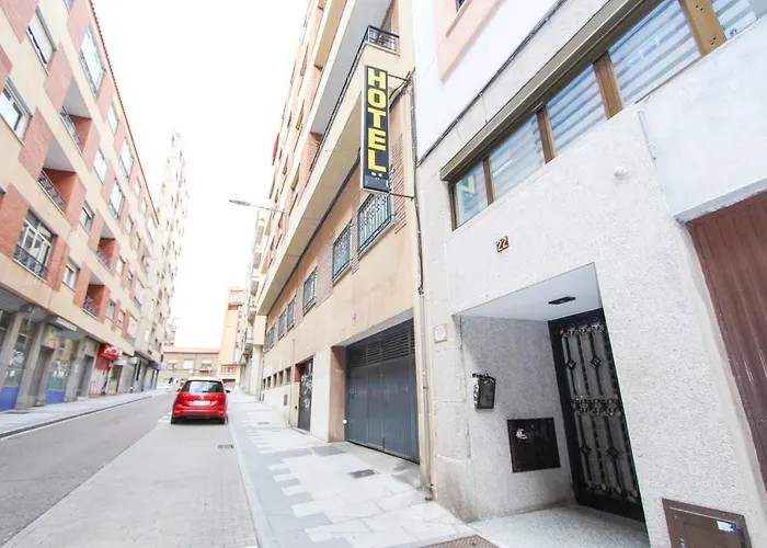 Отель Castellano Centro 2*